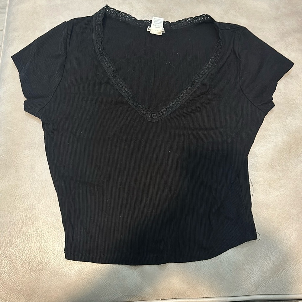 Bozzolo black v neck top with lace collar